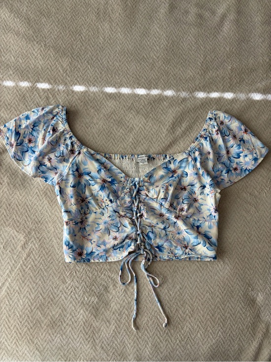 American Eagle Outfitters Tops - American Eagle Outfitters Light Blue Floral Ruched Crop Top
